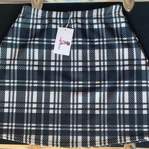 New plaided black and white skirt